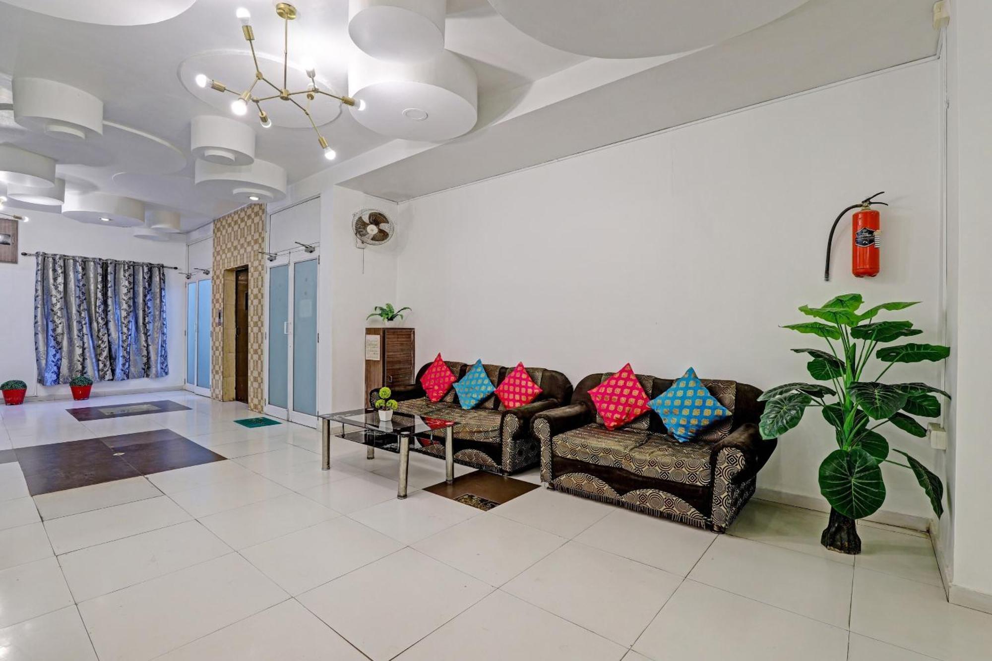 Hotel Velvet راجكوت المظهر الخارجي الصورة