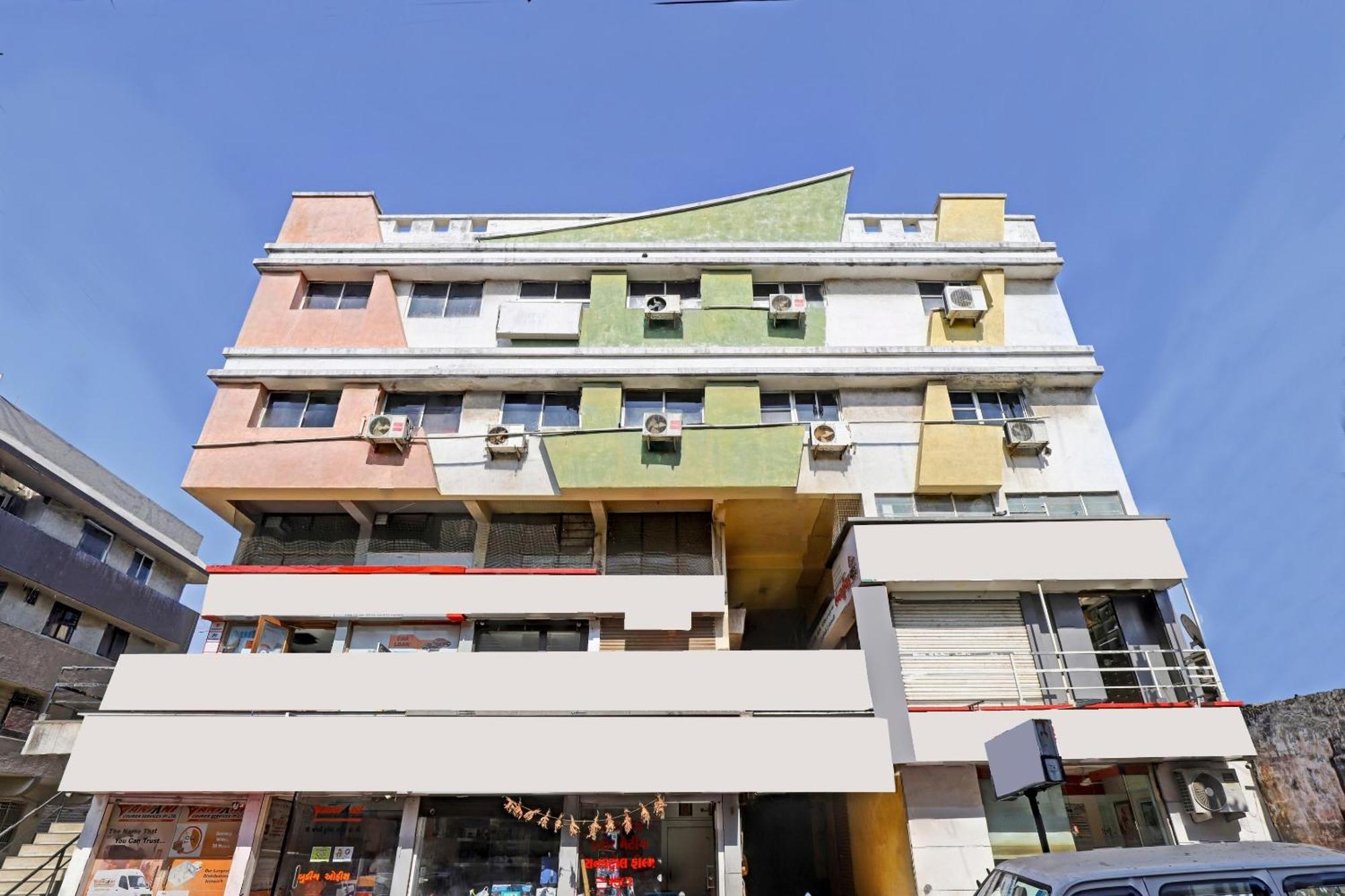 Hotel Velvet راجكوت المظهر الخارجي الصورة